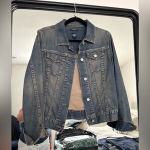 GAP Women’s Classic Blue Denim Jean Jacket with stretch.